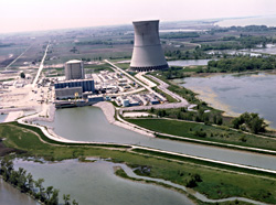 The Davis-Besse reactor near Toledo, Ohio is undergoing a $600 million facelift. Can that save this decrepit reactor? Photo by NRC.