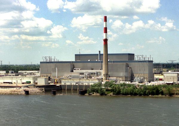 Exelon has threatened to close its GE Mark I reactors at Quad Cities. Yes, they're uneconomic, but they're not safe either. Exelon should make good on its threat; instead it's seeking a massive ratepayer bailout.